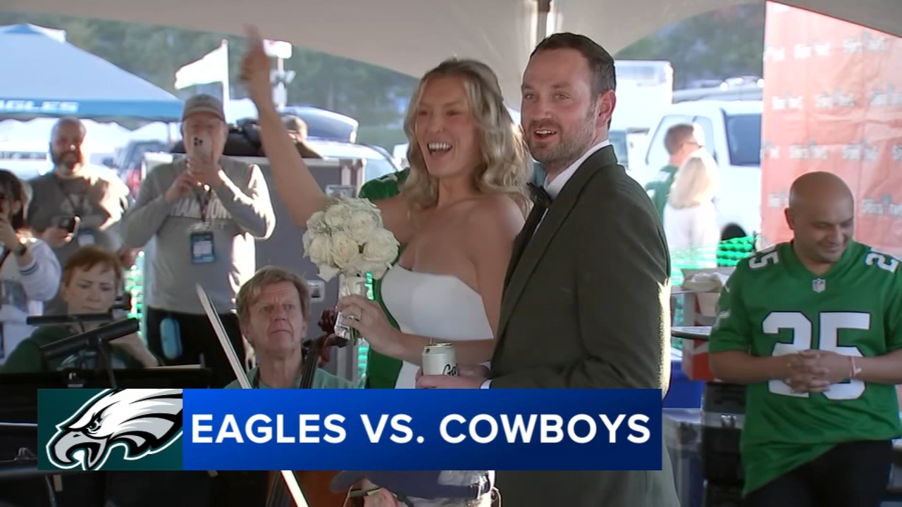 Chicago couple Lindsey Carl, Brandon Byrd get married at Philadelphia Eagles tailgate before MNF
       — Dublin Community news