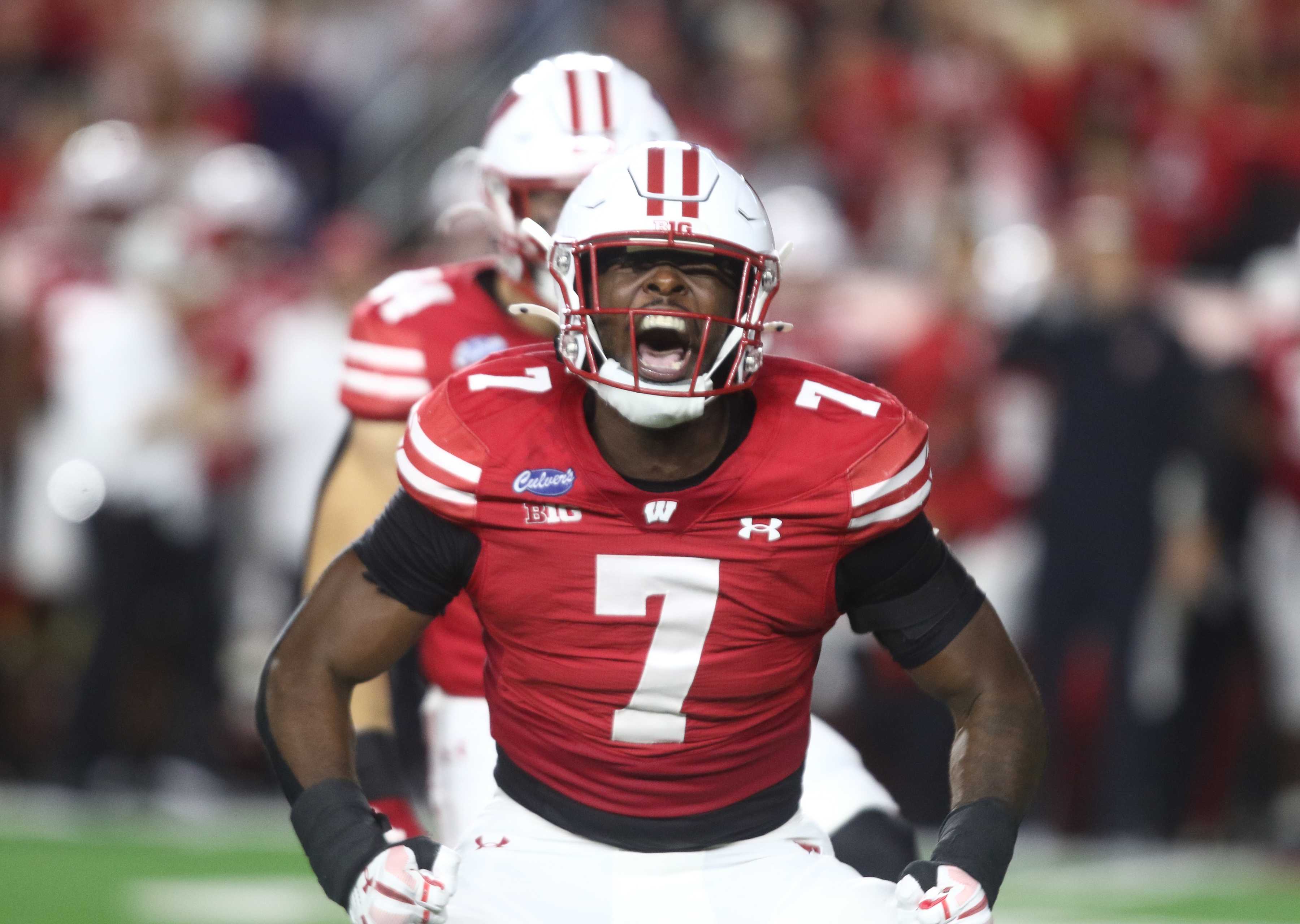Wisconsin upsets No. 16 Southern California 24-7, fans storm the field — WISN 12 Milwaukee