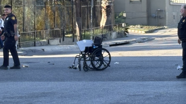 SAPD: Man in wheelchair hit by truck near downtown, hospitalized with head injuries — KENS 5 (San Antonio)
