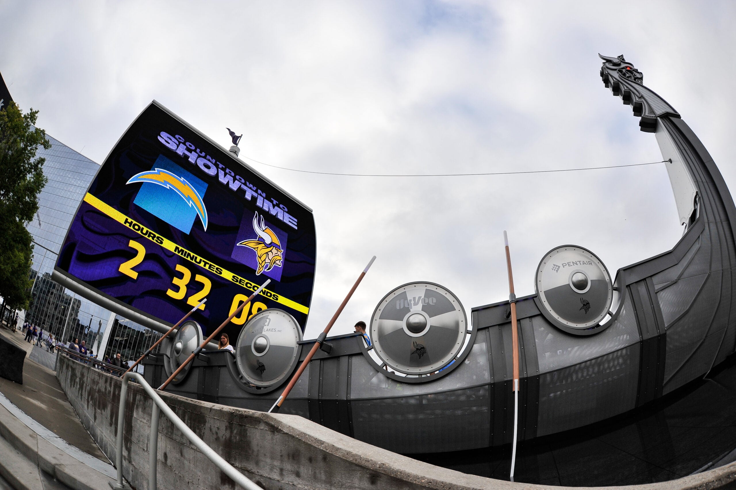 The Vikings’ Front Office Should at Least Make a Phone Call — Vikings Territory, Dublin Arts news